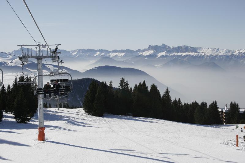 Ecrin Des Neiges Aparthotel Chamrousse Exterior photo